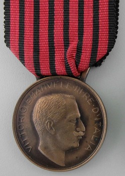 Bronze Medal (Type B with right facing portrait) Obverse