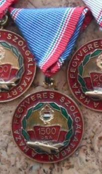 Air Force Distinguished Service Medal, V Class (for 1500 hours) Obverse