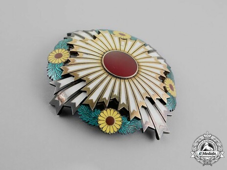 Order of the Chrysanthemum, Grand Cordon Breast Star Obverse