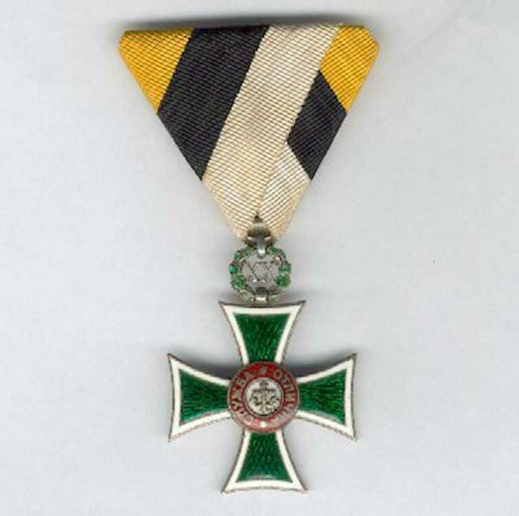 Enamelled cross o5