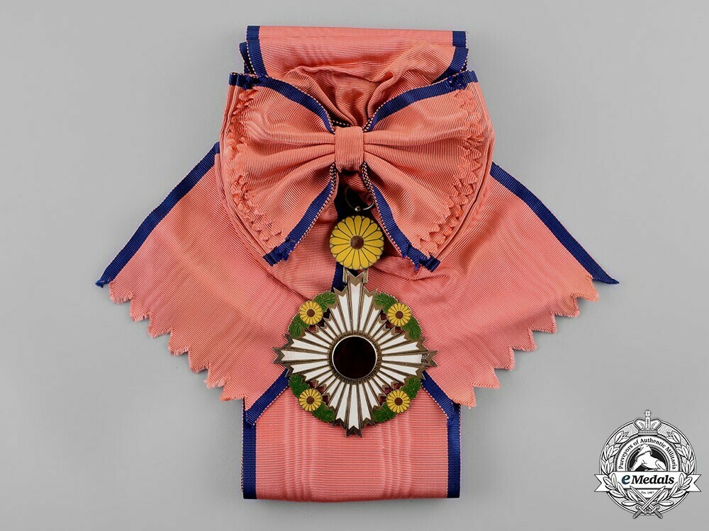 Order+of+the+chrysanthemum%2c+grand+cordon+badge+1