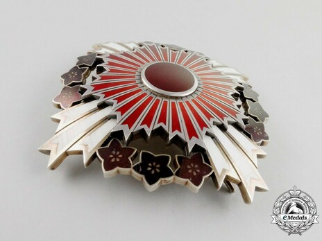 Order of the Rising Sun, Grand Cordon Breast Star Obverse