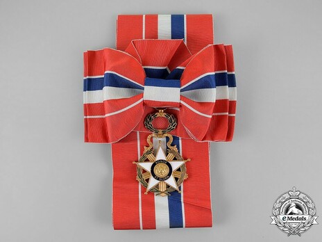 Extraordinary Grand Cross Obverse