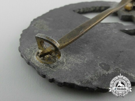 Coastal Artillery War Badge, by Förster & Barth Detail