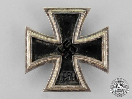 Iron Cross I Class, by B. H. Mayer (26, Type A pin) Obverse