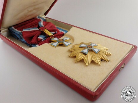 Grand Cross Case of Issue Interior