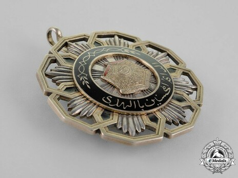 Order of the Crown of Brunei, Grand Commander Badge Obverse