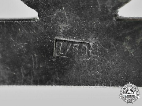 Clasp to the Iron Cross I Class, Type II, by Gebrüder Godet (screwback) Maker Mark