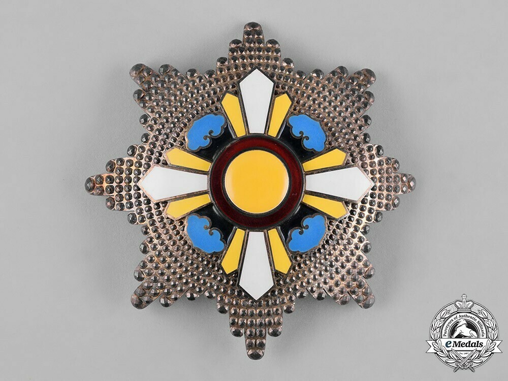 Order+of+the+auspicious+clouds%2c+ii+class+grand+officer+breast+star+1
