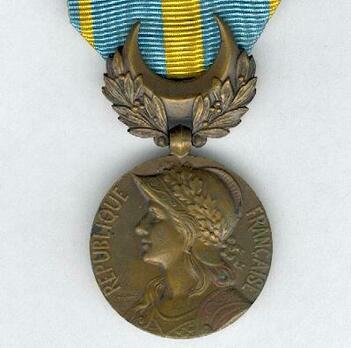 Bronze Medal (with "MOYEN ORIENT" clasp, stamped "GEORGES LEMAIRE") Obverse