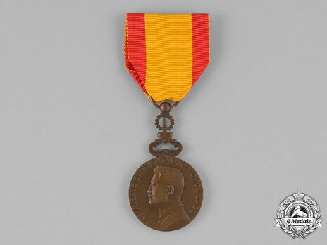 Order of the Reign, Type II, III Class Obverse