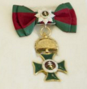 Hungarian Order of St. Stephen, Small Grand Cross (for Women) Obverse