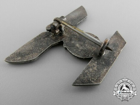 Clasp to the Iron Cross I Class, Type II, by W. Deumer (unmarked) Reverse