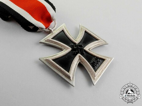Iron Cross II Class, by Steinhauer & Lück, #4, L/16 (half lug, "4") Obverse