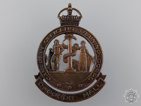 Osgoode Hall Canadian Officer Training Corps Officers Cap Badge Obverse