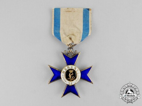 Order of Military Merit, Civil Division, II Class Knight's Cross Obverse