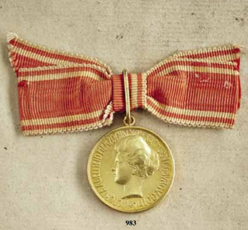 Medal+for+female+merit%2c+type+ii%2c+gold%2c+obv+