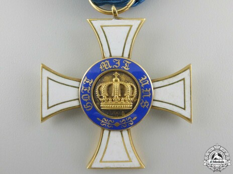 Order of the Crown, Civil Division, Type II, III Class Cross (in gold) Obverse