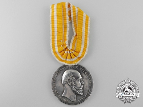 Civil Merit Medal, Type IV, in Silver Obverse
