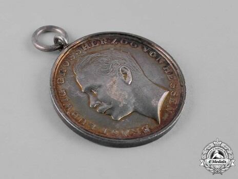 General Honour Decoration, Type III (for war merit, in silver) Obverse