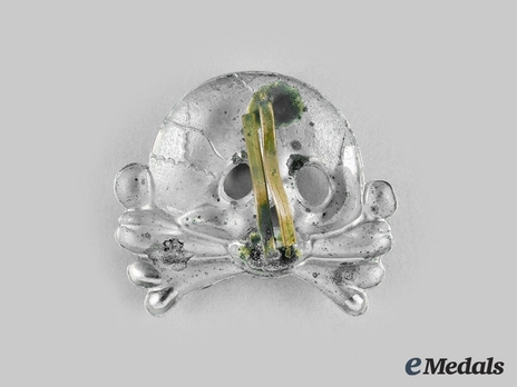 Allgemeine SS Metal Cap Death's Head Type I (bronze) Reverse