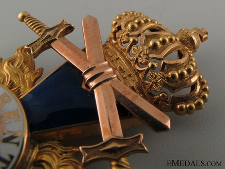 Order of Military Merit, Military Division, Officer Cross (in gold) Crown Obverse