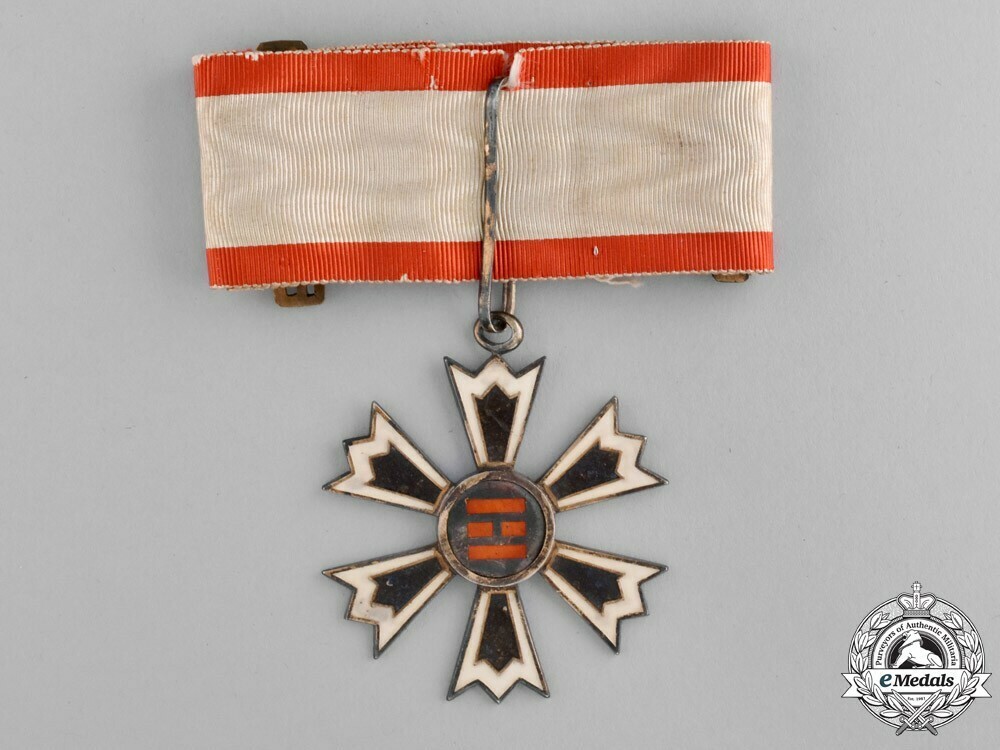 Order+of+the+eight+trigrams%2c+iii+class+neck+badge+1