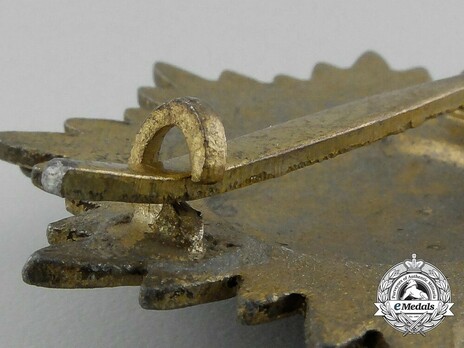 I Class in Gold Detail