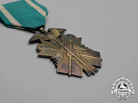 Order of the Golden Kite, VI Class Badge Obverse