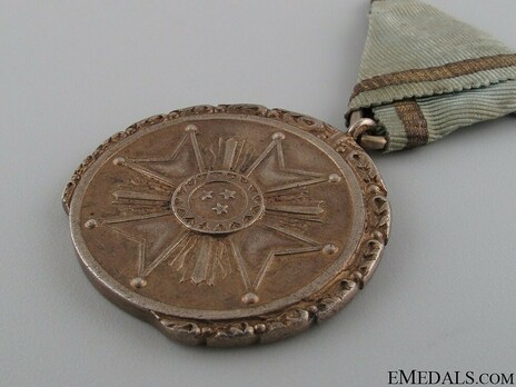 Order of the Three Stars, Gold Medal Obverse