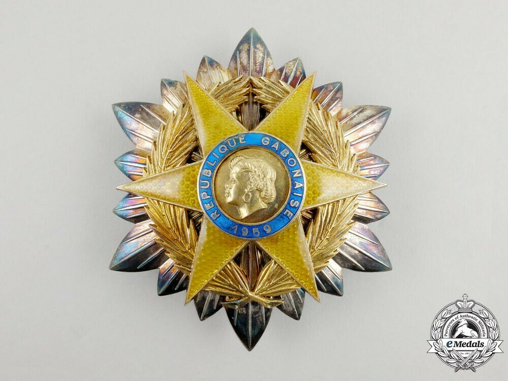 Order+of+the+equatorial+star%2c+grand+cross+breast+star+1