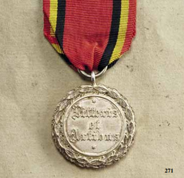 Decoration for Art and Science, Silver Medal Reverse