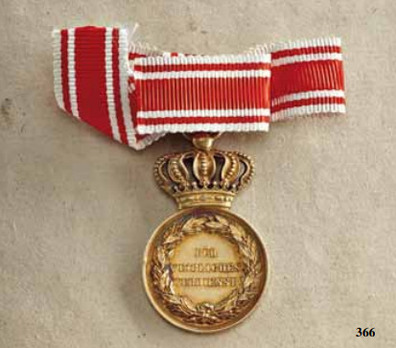 Medal for Female Merit, Type II, in Gold with Crown Reverse