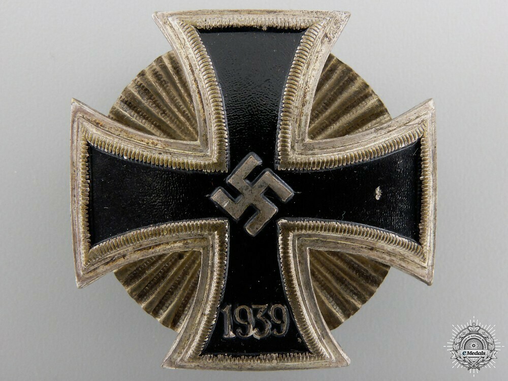 An iron cross 1s 550715e357fd8