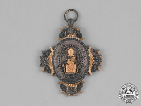 Order of the Sacred Crown, VII Class Obverse