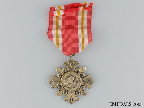 Pro Ecclesia et Pontifice Medal, Type 1, in Gold (for Men) Obverse