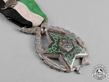 Order of Devotion, II Class (for bravery, with wreath) Obverse