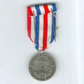 Silver Medal (with wings clasp, 1978-) Reverse