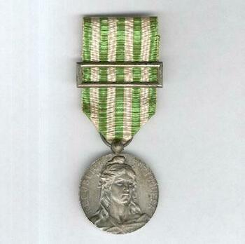 Silver Medal (for 10 Years, 1921-1946) Obverse