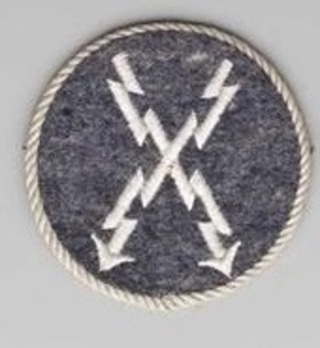 Luftwaffe Air Signals Class "B" Teleprinter Operator Insignia (Piped version) Obverse