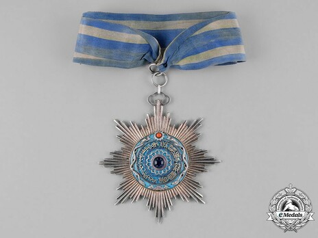 Order of the Double Dragon, Type II, III Class, II Grade Star Obverse