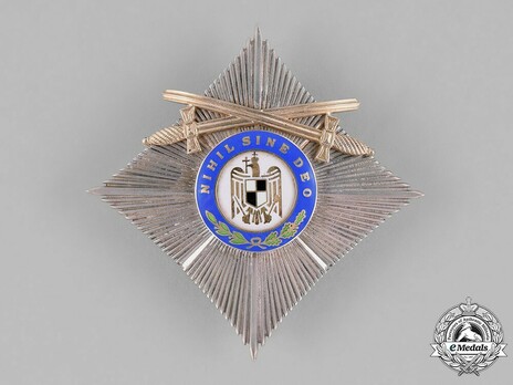 Order of the Ruling House, Grand Officer's Cross Breast Star (with swords, 1937-1938) Obverse