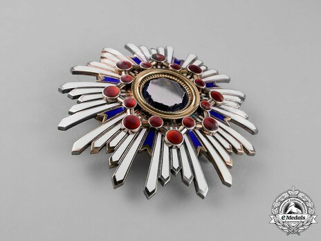 Order of the Sacred Treasure, I Class Breast Star Obverse