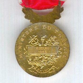 Large Gold Medal (with laurel wreath clasp, stamped "A BORREL," 1974-) Reverse