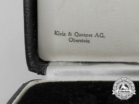 War Merit Cross I Class with Swords Case of Issue, by Klein & Quenzer Detail