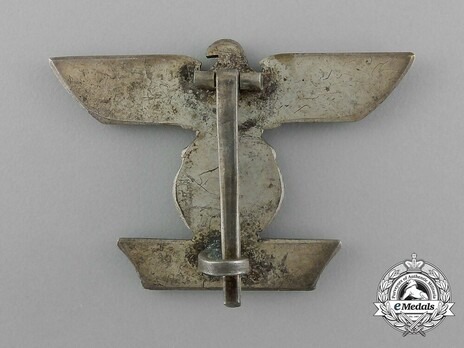 Clasp to the Iron Cross I Class, Type I, by C. E. Juncker (pinback) Reverse