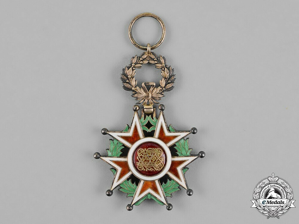 Order+of+the+brilliant+star+of+zanzibar%2c+type+iv%2c+v+class+knight+1