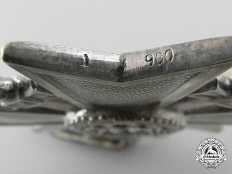 Knight's Cross of the War Merit Cross with Swords, by Deschler (1) Detail