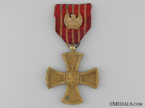 I Class Cross (with gold cross in laurel wreath clasp, 1949-1971) Obverse