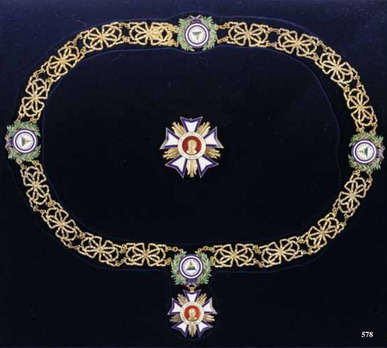 Order of Miguel Larreynaga, Grand Collar